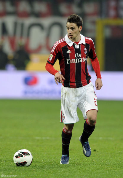 周琦内线统治力大爆发（周琦篮下称霸火力全开）