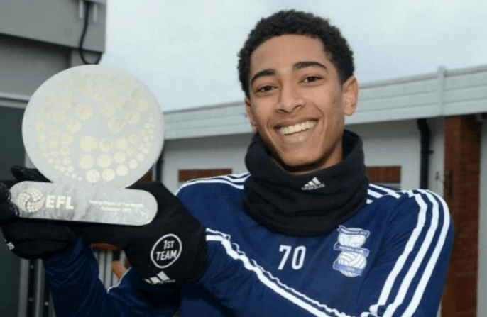 记者：苏亚雷斯可能离开迈阿密回乌拉圭民族，未来几天是关键（据记者报道，苏亚雷斯或将离开迈阿密，重返乌拉圭民族队，接下来几天至关重要）