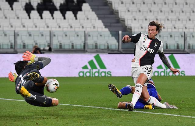 篮球NBA裁判再陷争议，两队抗议判罚（NBA判罚再掀风波，两队齐声抗议）