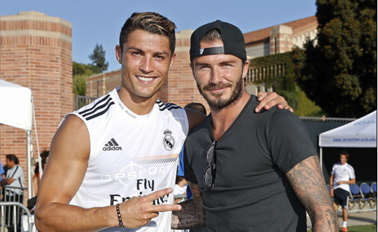 利兹联主场气势如虹，连斩蓝军创26年纪录（利兹联主场强势，连克蓝军刷新26年纪录）