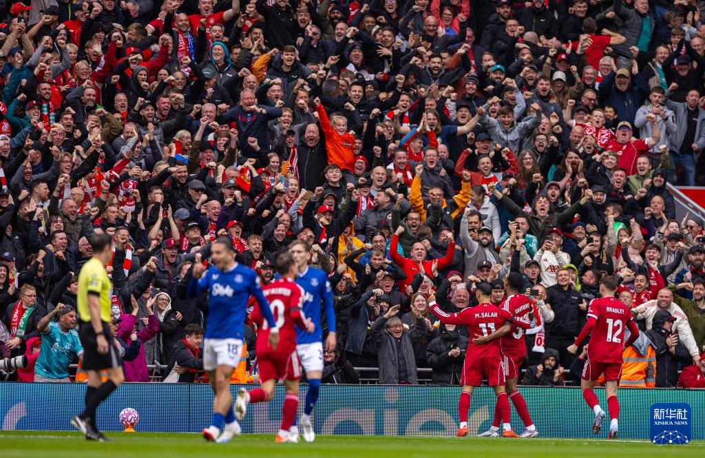 C罗晒精彩倒钩破门视频：谁来起个好标题🤔（C罗发布倒钩神仙球视频，标题你来定）