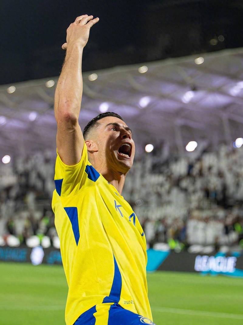 伊涅斯塔：中场球员当教练更能掌控全局，小法现在做得非常好（伊涅斯塔：中场出身执教更能把控全局，小法目前表现出色）