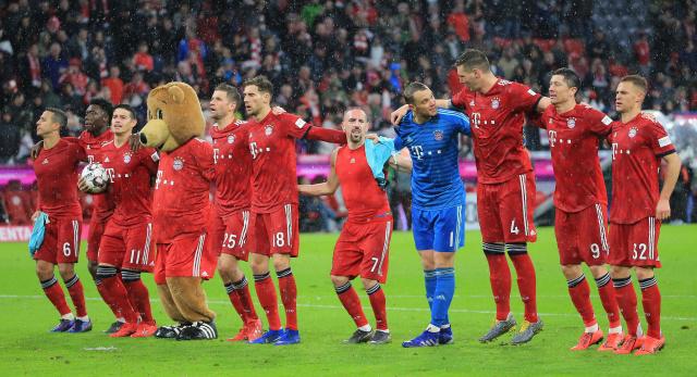 曼联对阵西汉姆联：阿莫林的换人争议与球队表现分析（曼联对西汉姆：阿莫林换人风波及球队表现解读）